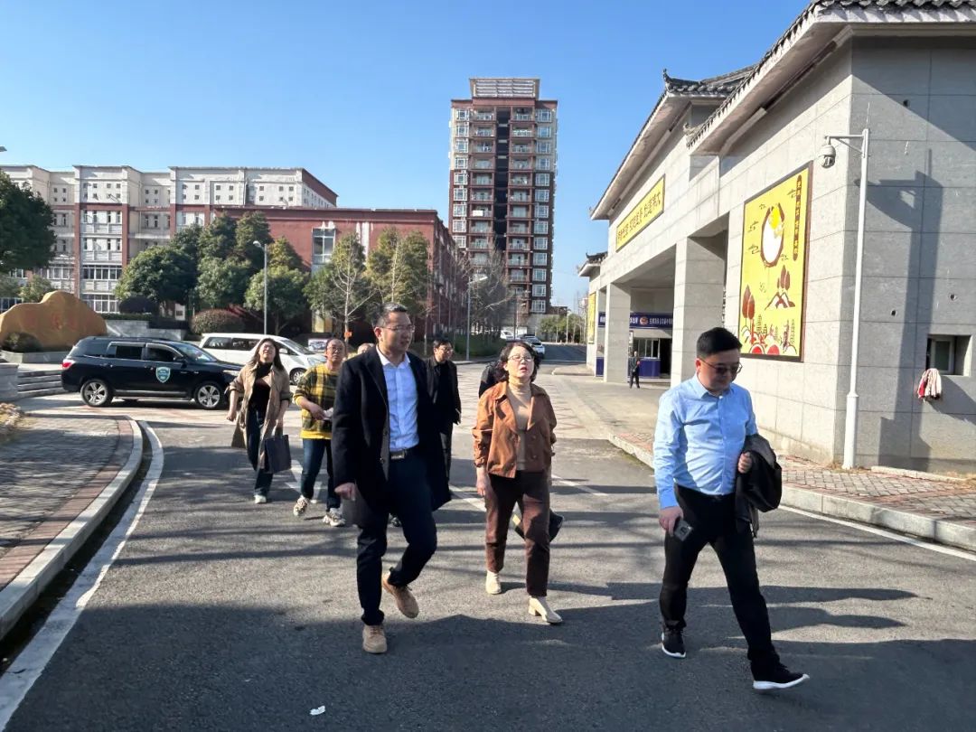 贵州省教育厅资助办副主任吴继红一行来我校调研考察