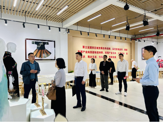 【粤黔合作· 莞铜携手】东莞理工学校副校长张涛一行来我校考察交流