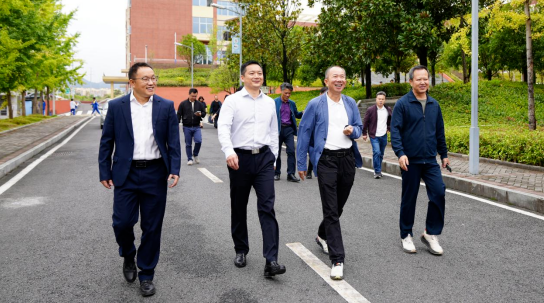 【粤黔协作·莞爱铜行】东莞滨海湾新区调研组赴松桃职校调研
