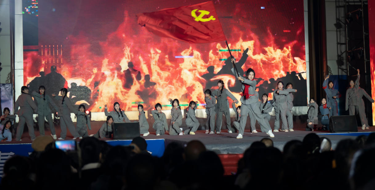 松桃职校成功举办纪念“一二·九”运动90周年文艺晚会