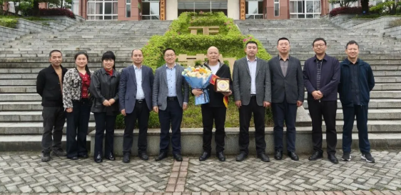 赵嘉志同志荣休：松桃职校举行仪式，感谢其多年辛勤付出